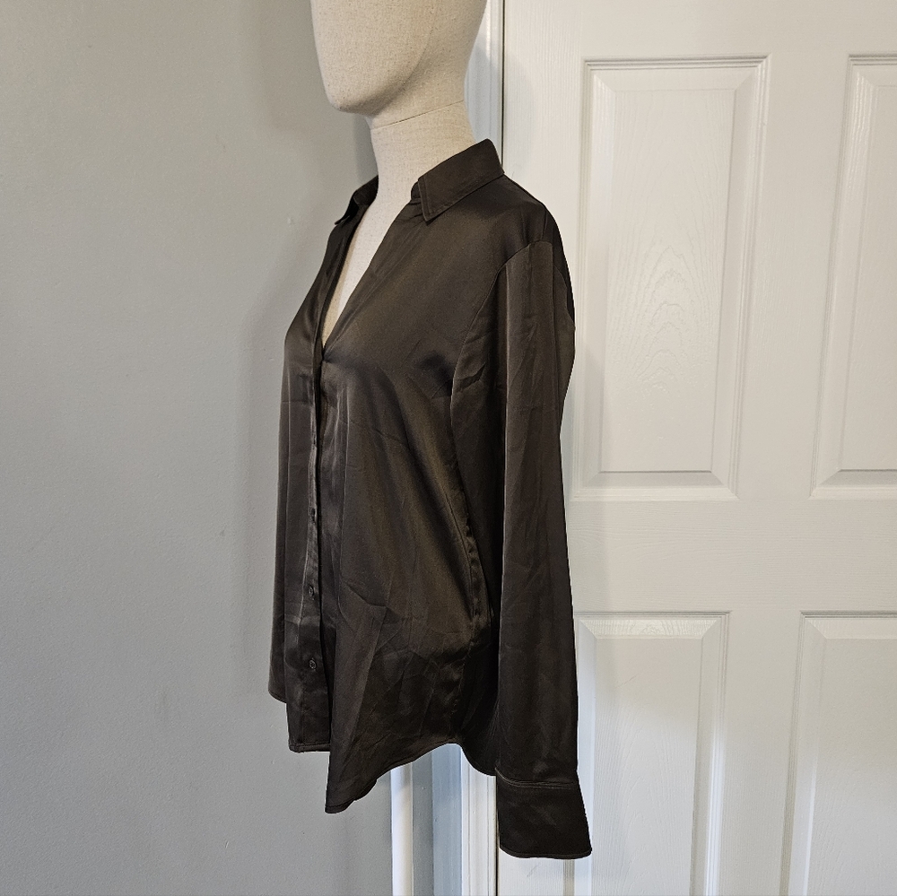 H&M Olive Button Down Shirt - Picture 2 of 5